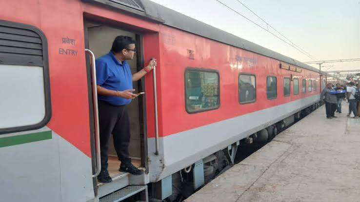रेलवे ने बढ़ाए सुरक्षा मानक